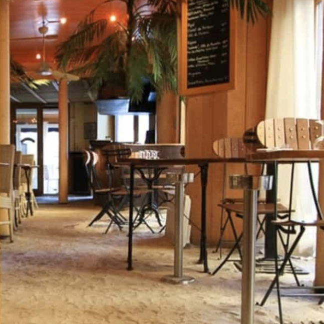 Restaurant pieds dans le sable à Paris servant tapas punch inspirations caraïbes
